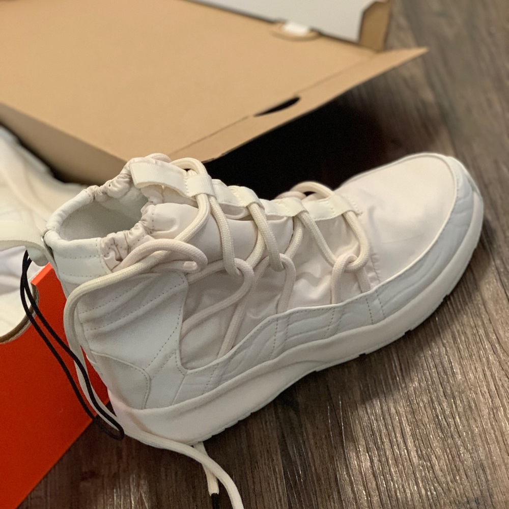 Nike shoes, never used.